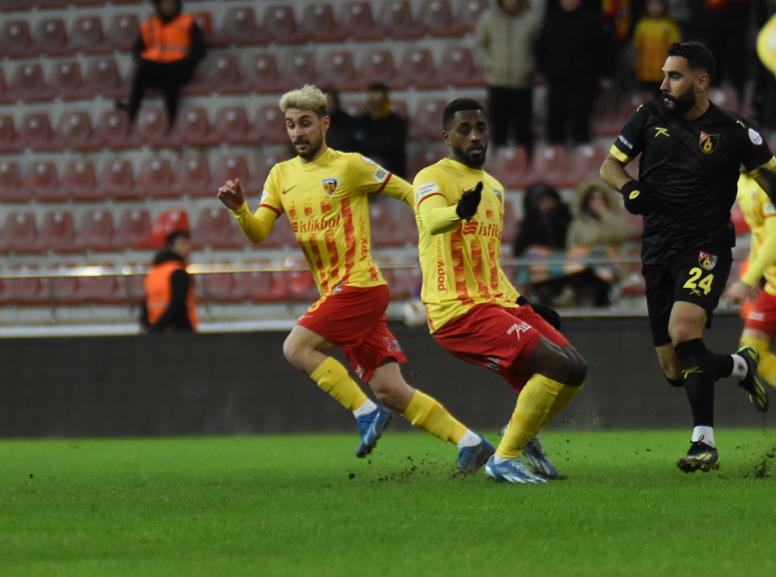 Kayserispor’da sözleşmesi biten oyuncularla görüşmeler sürüyor